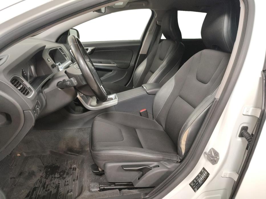 VOLVO V60 2016