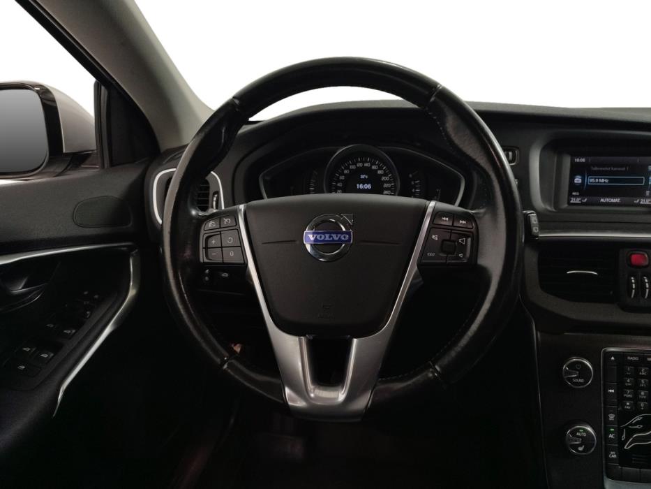 VOLVO V40 2015