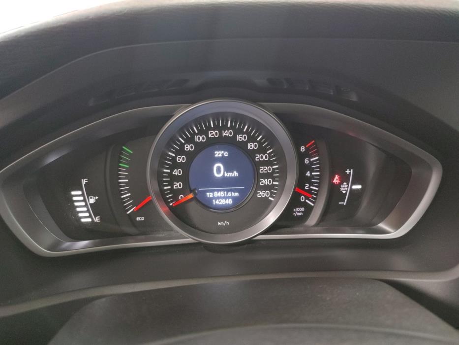 VOLVO V40 2015