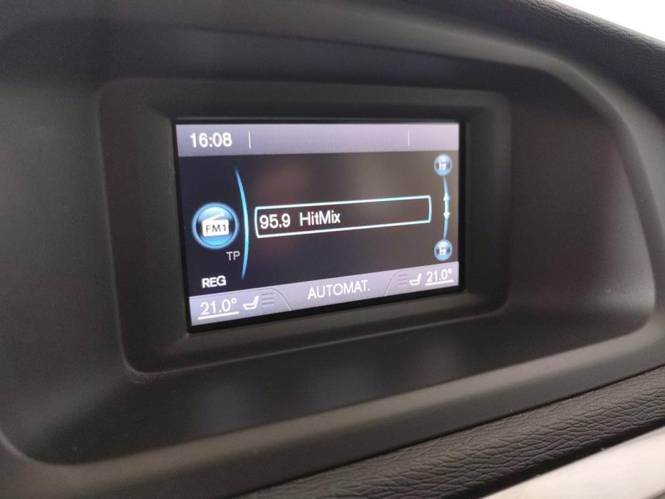 VOLVO V40 2015