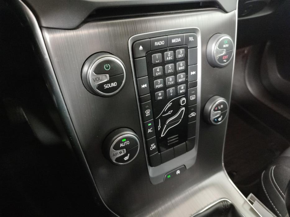 VOLVO V40 2015