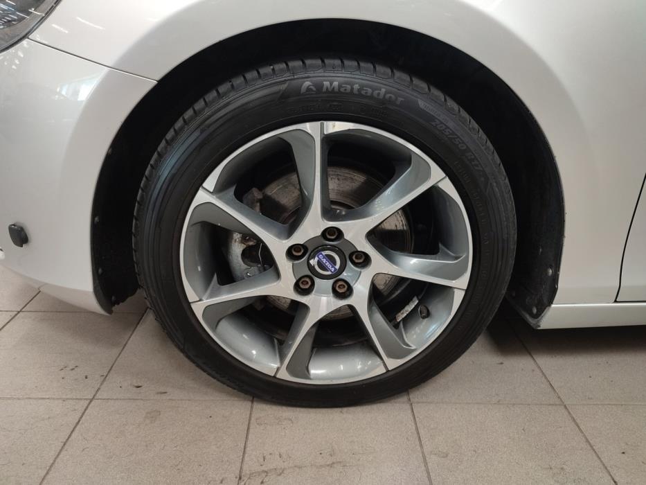 VOLVO V40 2015