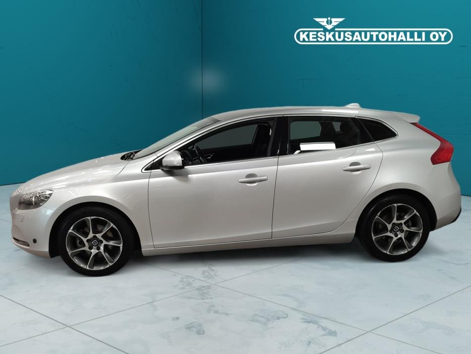VOLVO V40 2015