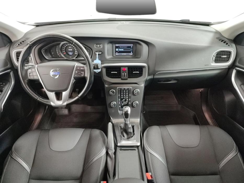 VOLVO V40 2015
