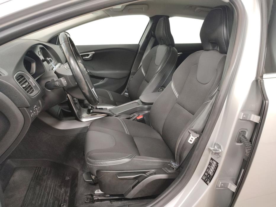 VOLVO V40 2015