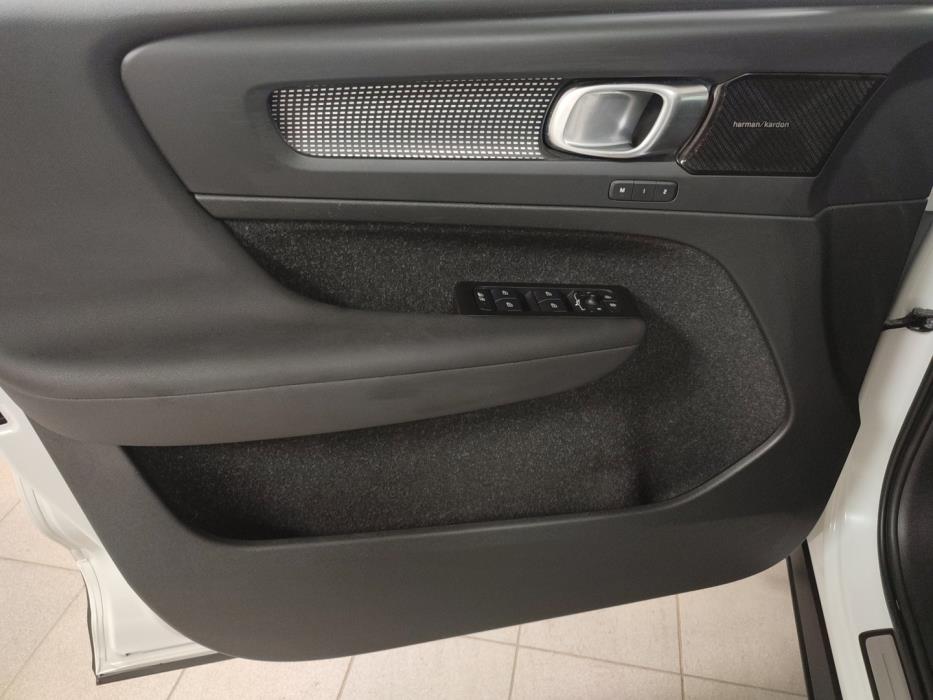 VOLVO XC40 2021
