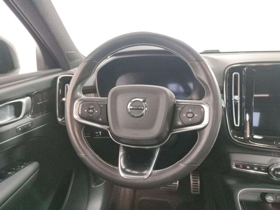 VOLVO XC40 2021