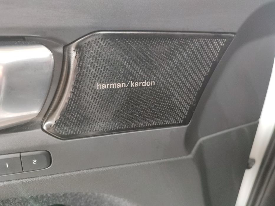 VOLVO XC40 2021