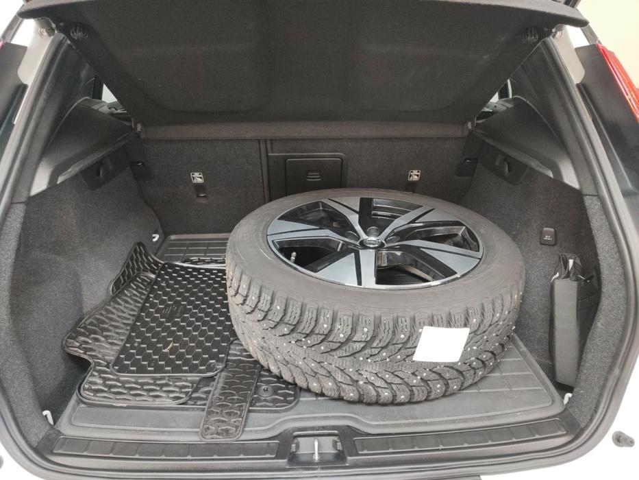 VOLVO XC40 2021