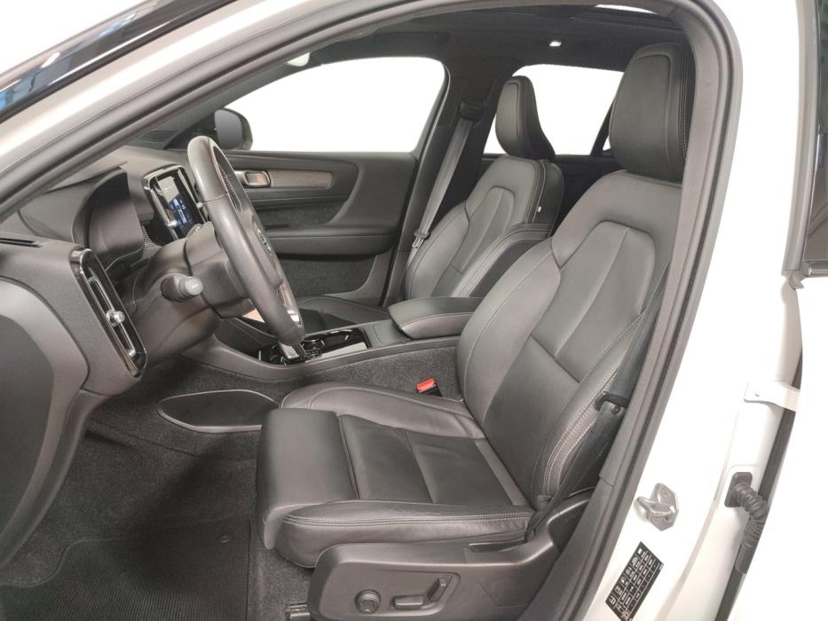 VOLVO XC40 2021