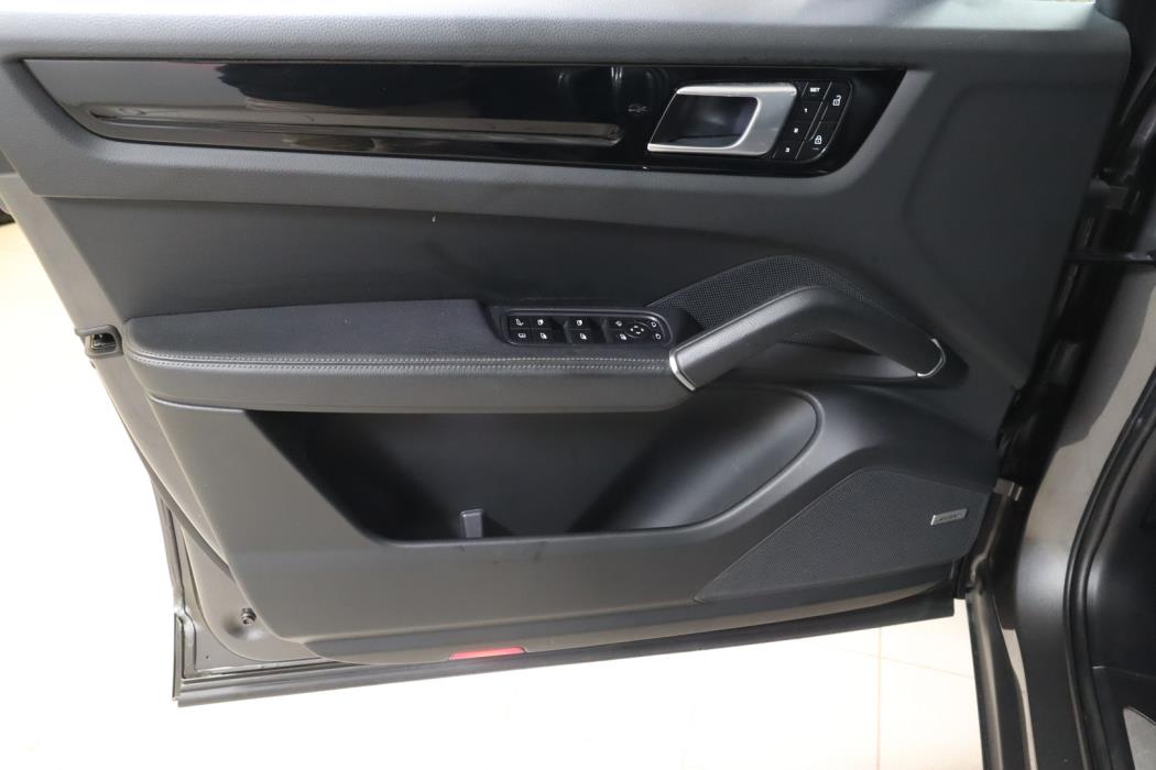 PORSCHE Cayenne 2022