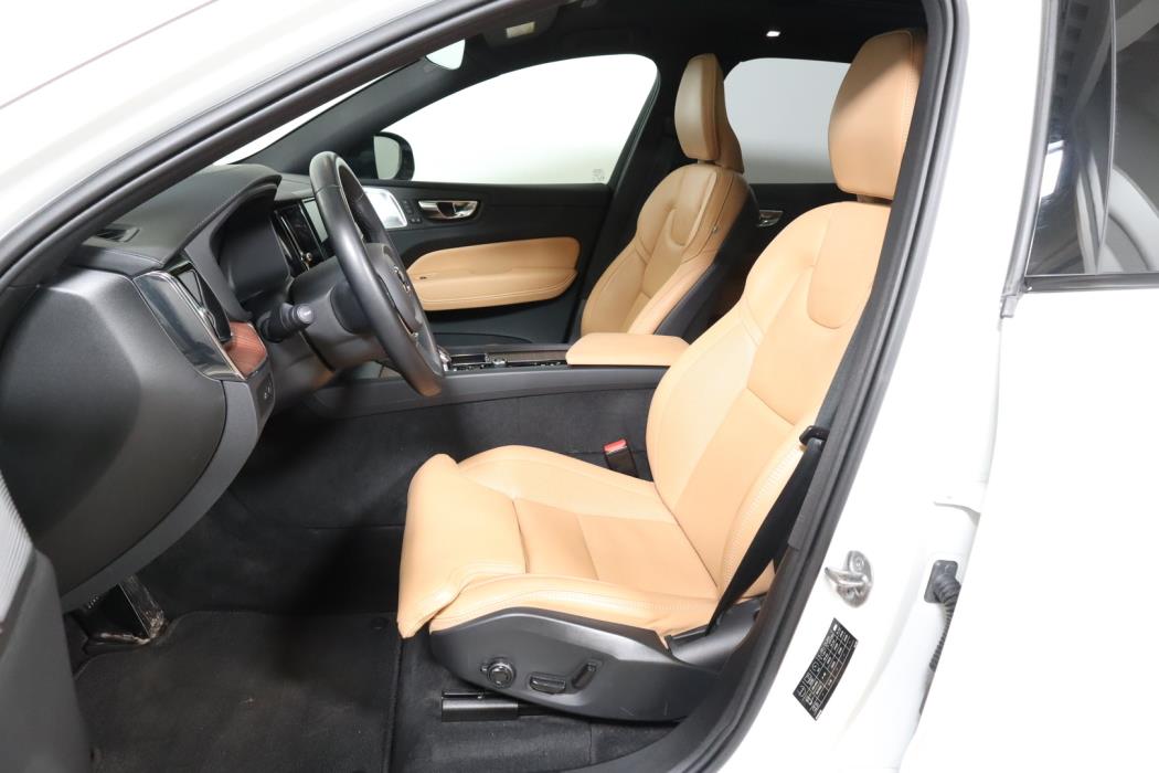 VOLVO XC60 2023