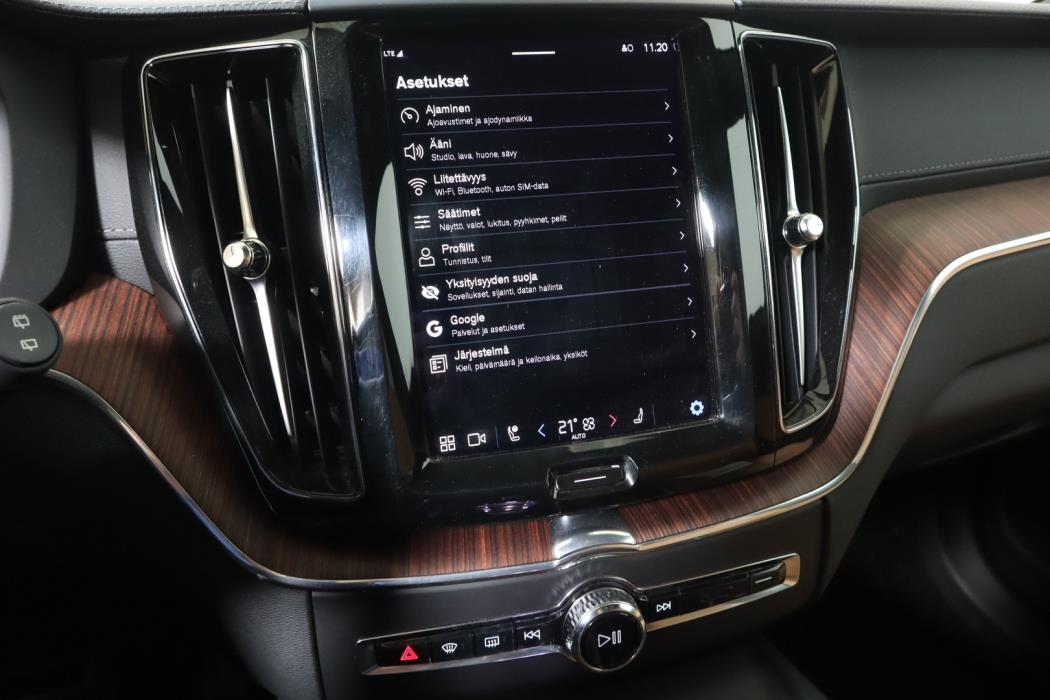 VOLVO XC60 2023