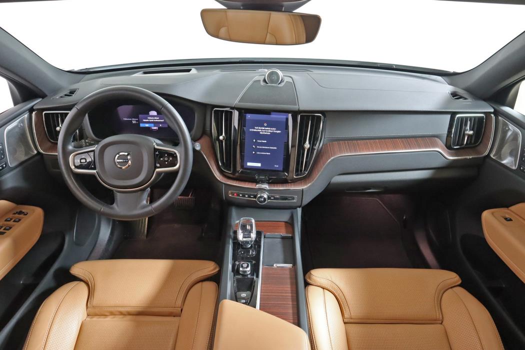 VOLVO XC60 2023