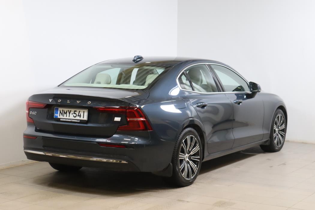 VOLVO S60 2023