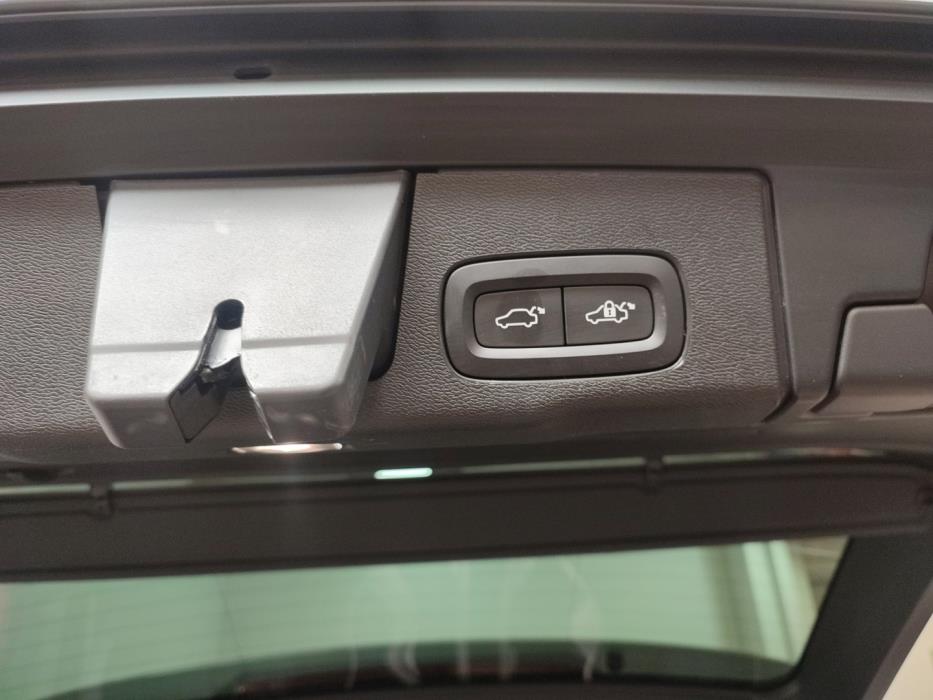 VOLVO XC60 2024