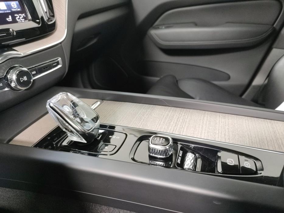 VOLVO XC60 2021