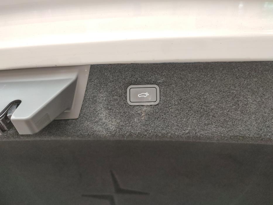 POLESTAR 4 2025
