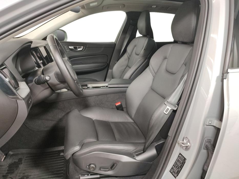 VOLVO XC60 2025