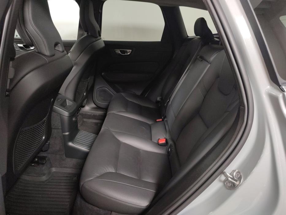 VOLVO XC60 2025