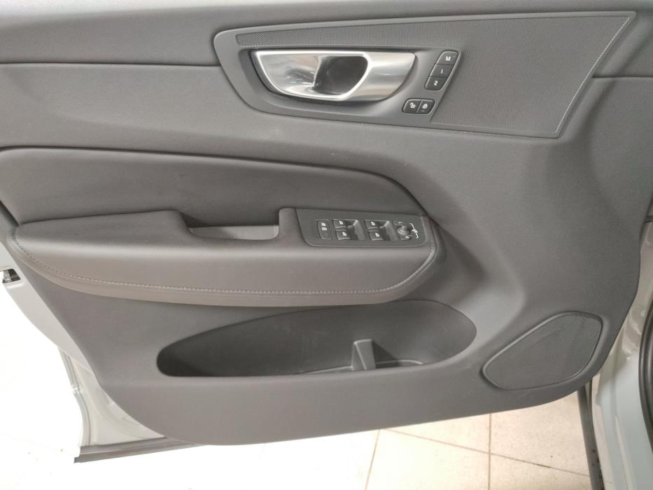 VOLVO XC60 2025