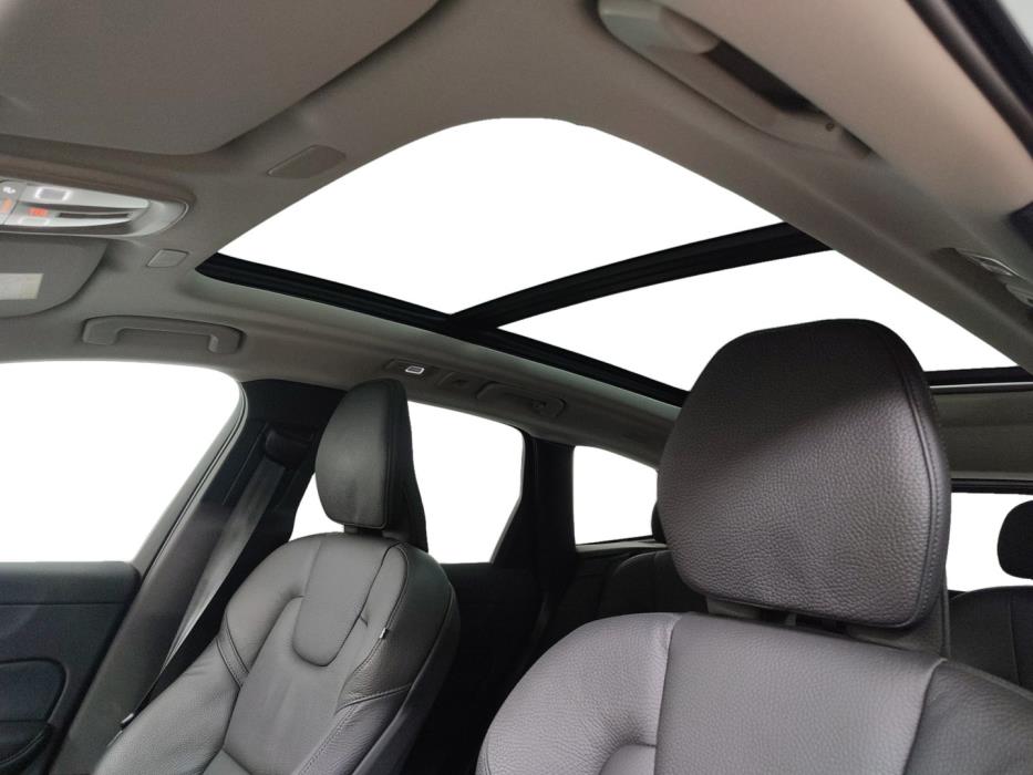 VOLVO XC60 2025