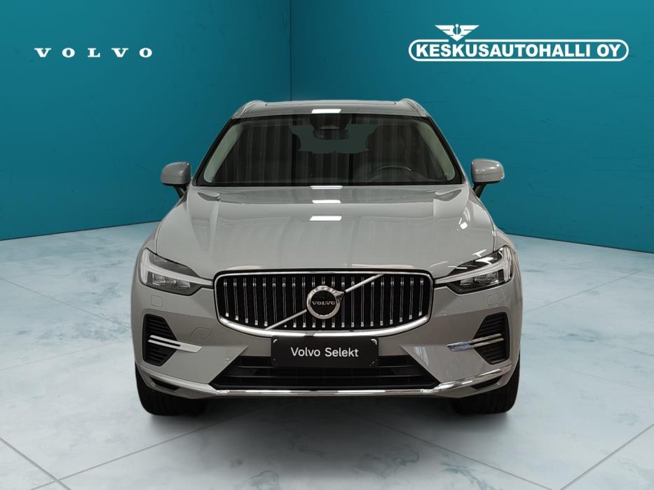 VOLVO XC60 2025