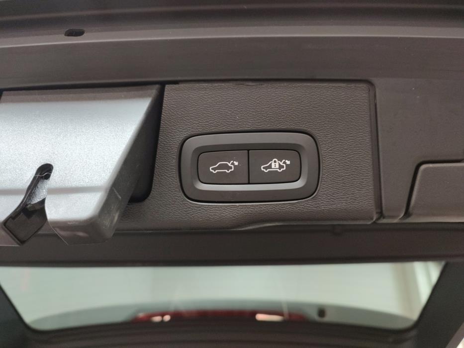 VOLVO XC60 2025