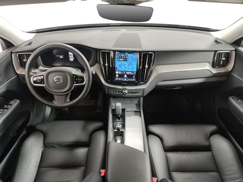 VOLVO XC60 2025