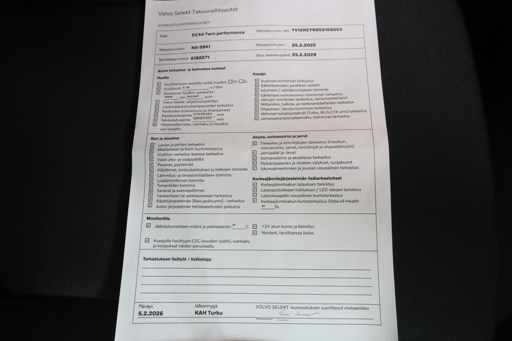 VOLVO EC40 2025