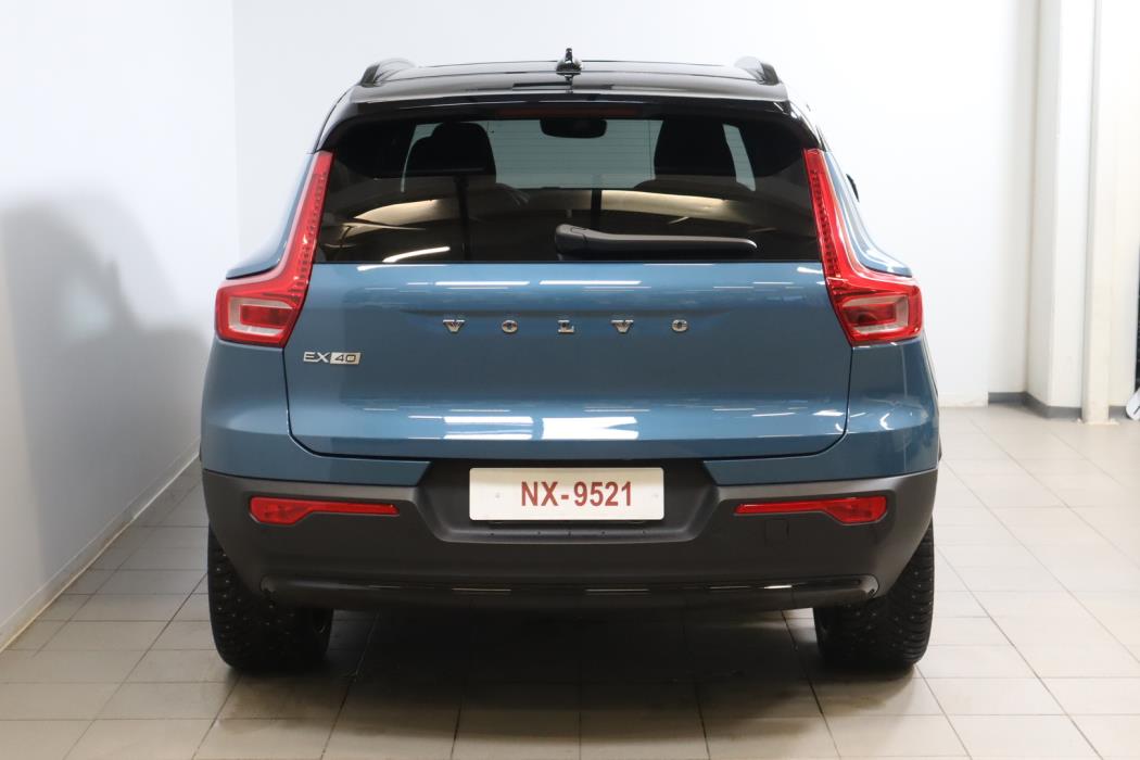 VOLVO EX40 2025