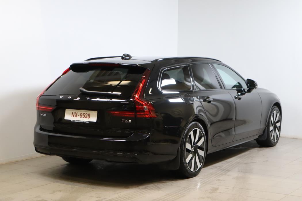 VOLVO V90 2025