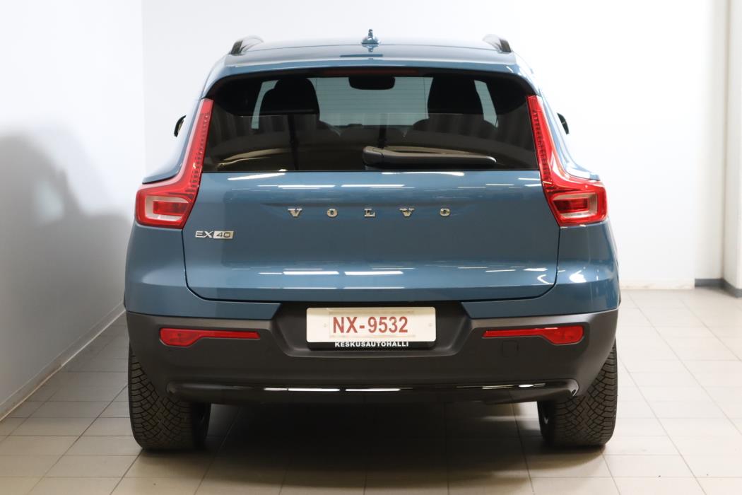 VOLVO EX40 2025