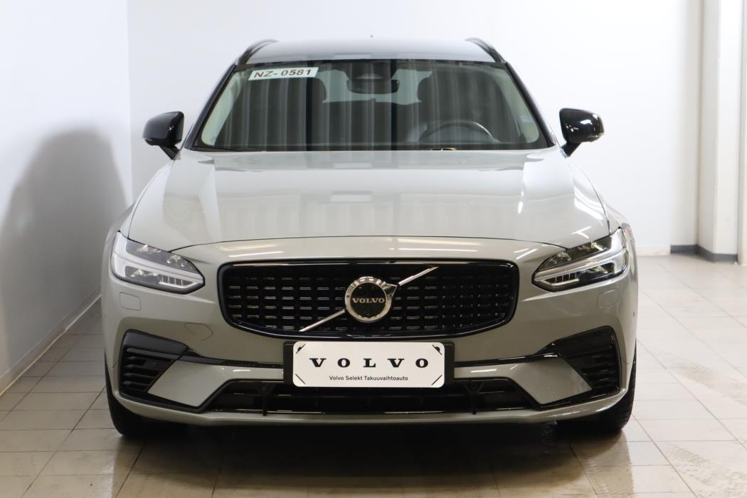 VOLVO V90 2025