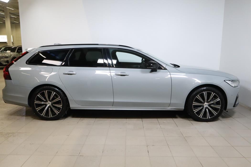 VOLVO V90 2025