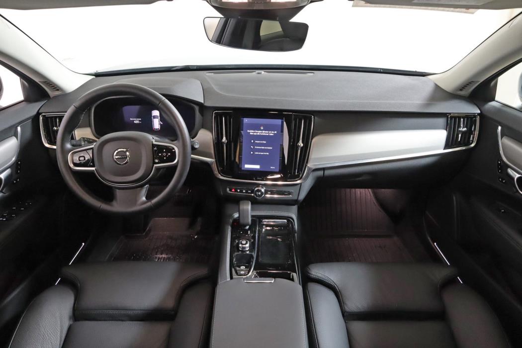 VOLVO V90 2025