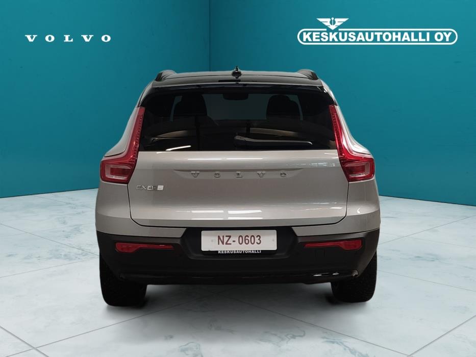 VOLVO EX40 2025