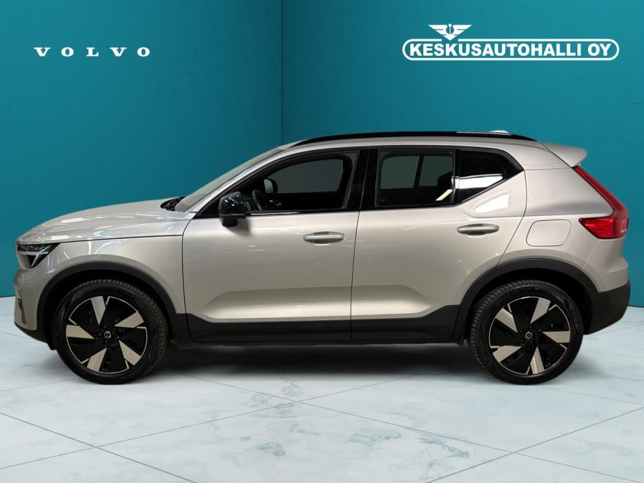 VOLVO XC40 2024