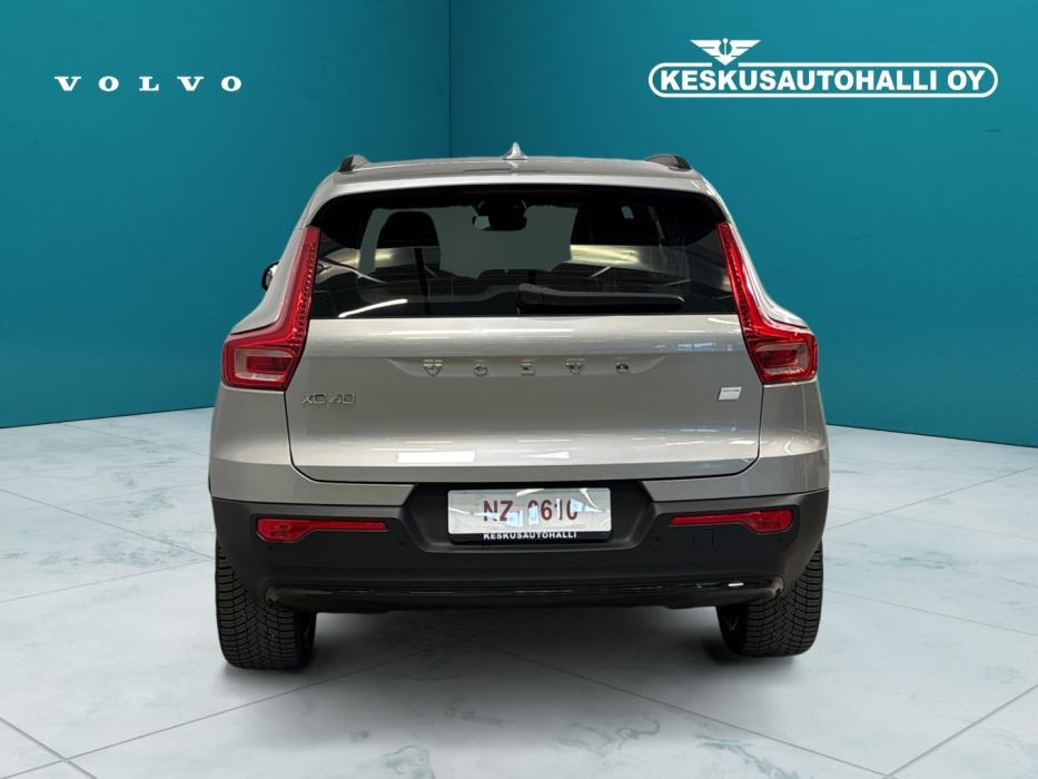 VOLVO XC40 2024