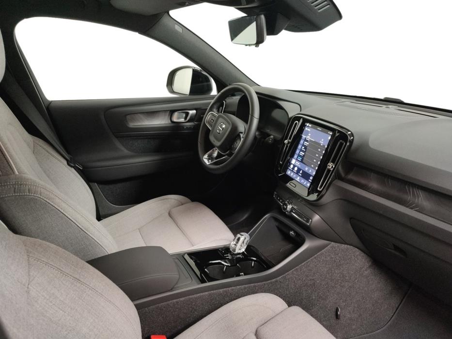 VOLVO EX40 2025