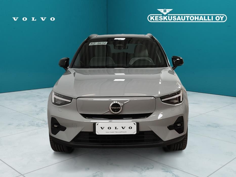 VOLVO EX40 2025