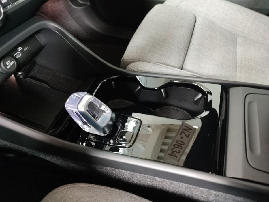 VOLVO EX40 2025