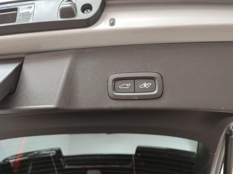 VOLVO EX40 2025