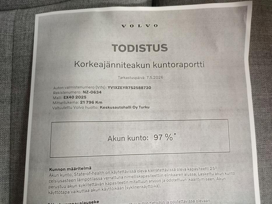 VOLVO EX40 2025