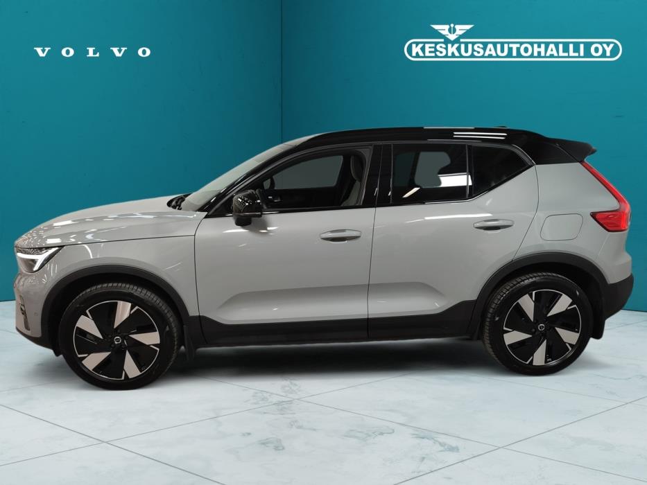 VOLVO EX40 2025