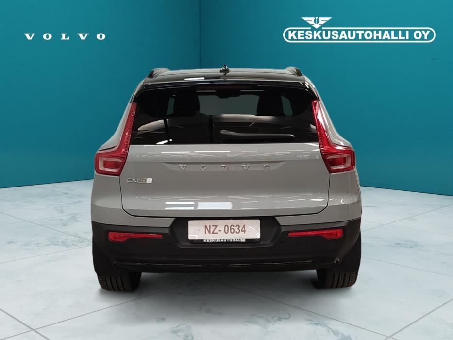 VOLVO EX40 2025