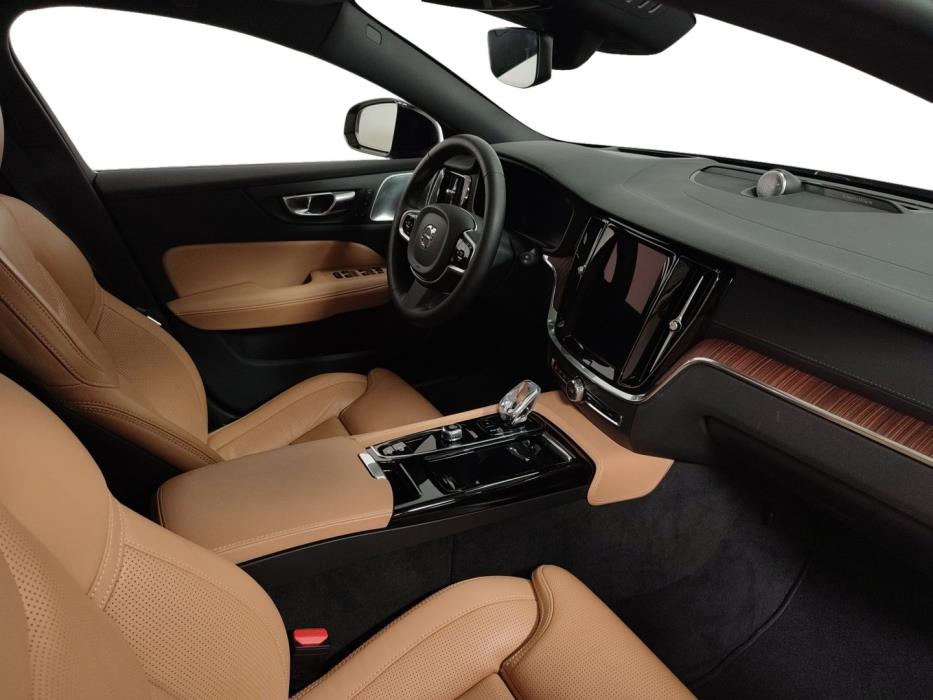 VOLVO V60 2025