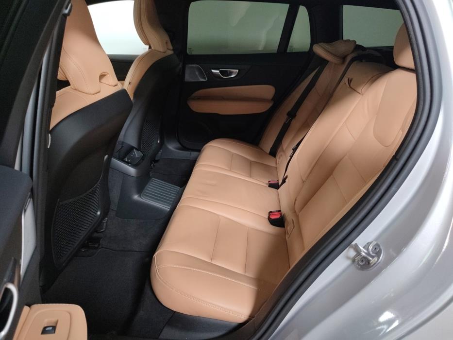 VOLVO V60 2025