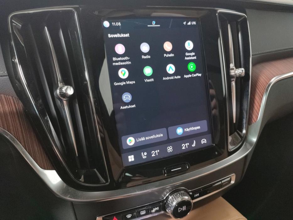 VOLVO V60 2025