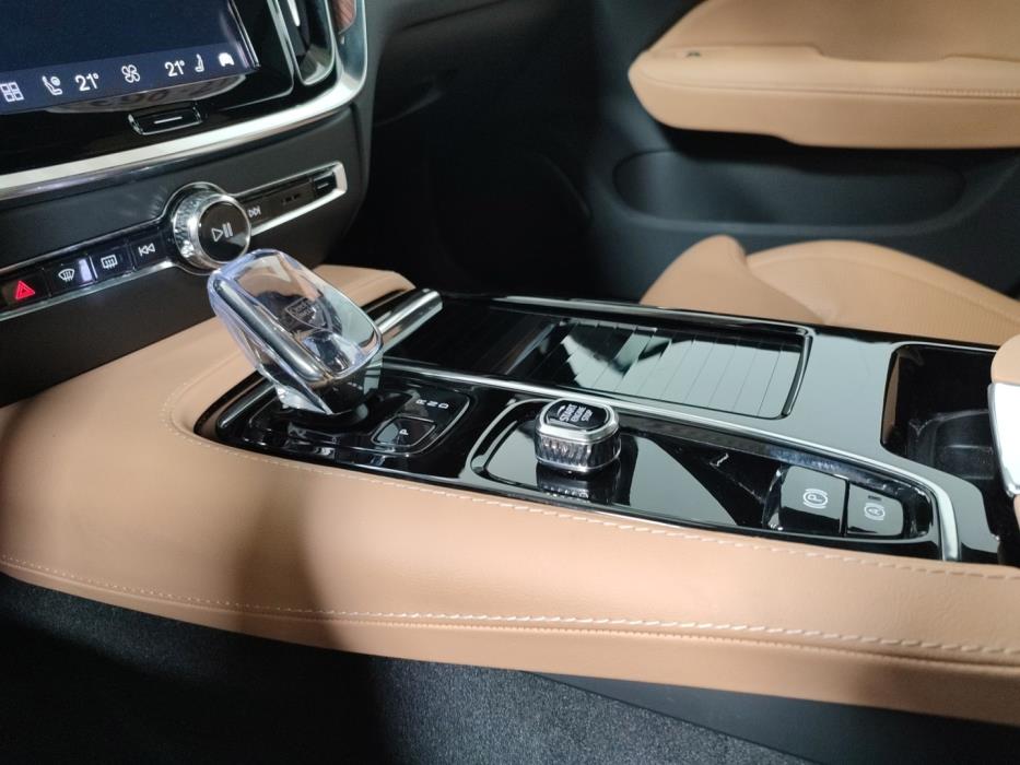 VOLVO V60 2025